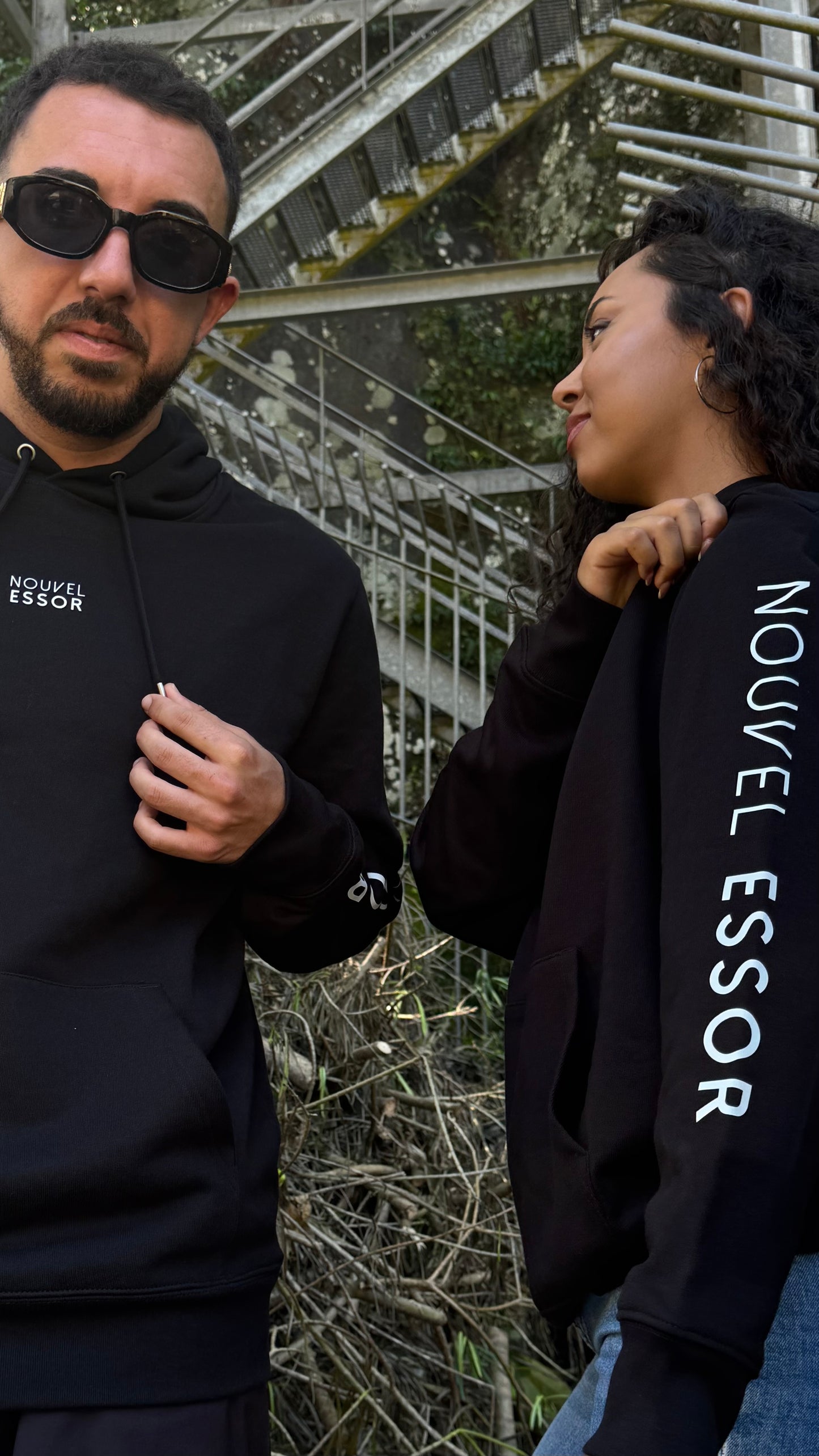 Sweatshirt à capuche noir unisexe